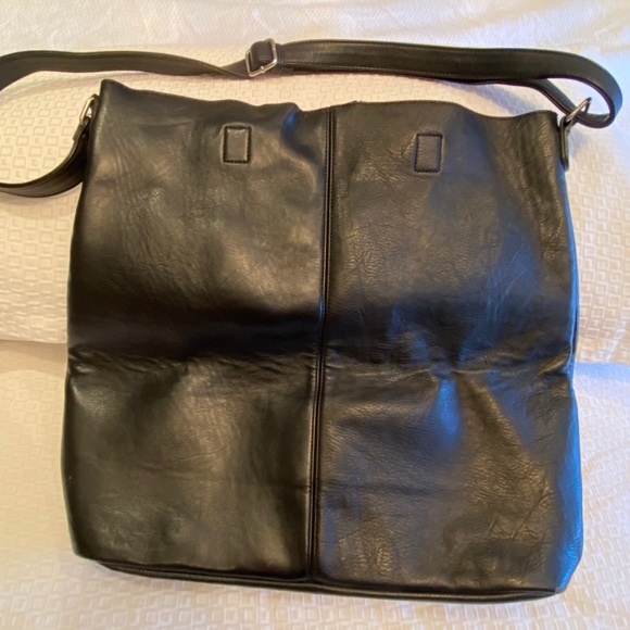 Neiman Marcus Executive Messenger Tote - Picture 2 of 10